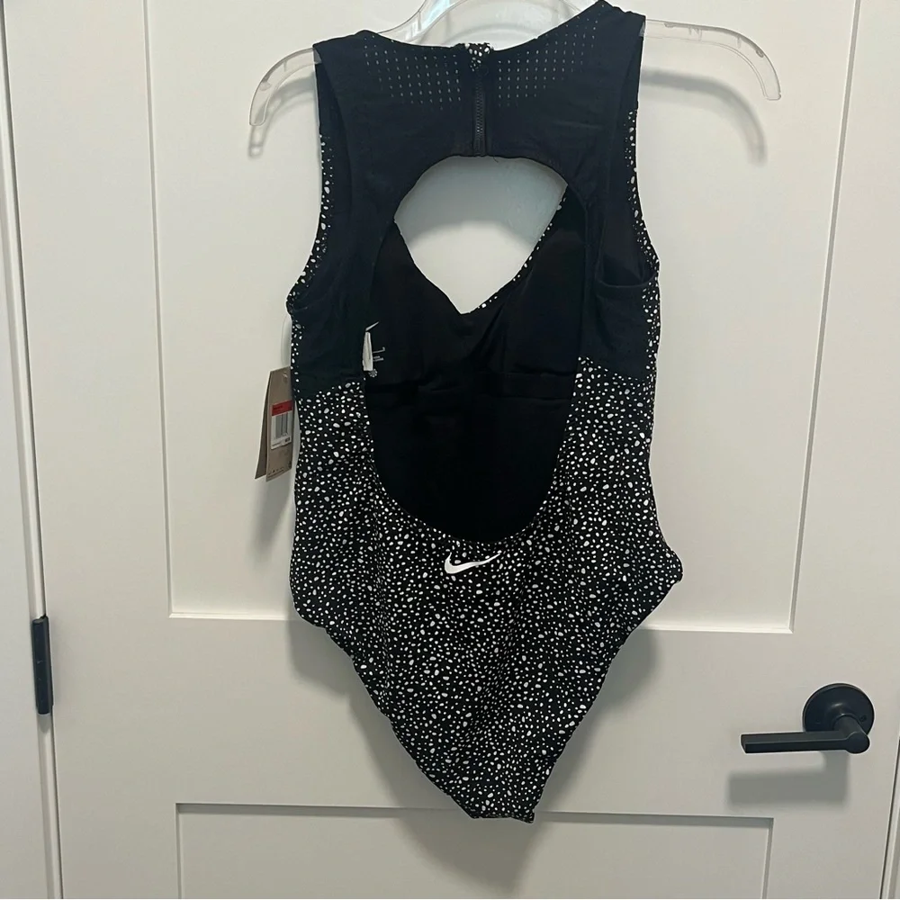$92 NWT Nike Large Black Water Dots Keyhole Back One-Piece Swimsuit Polka Dot